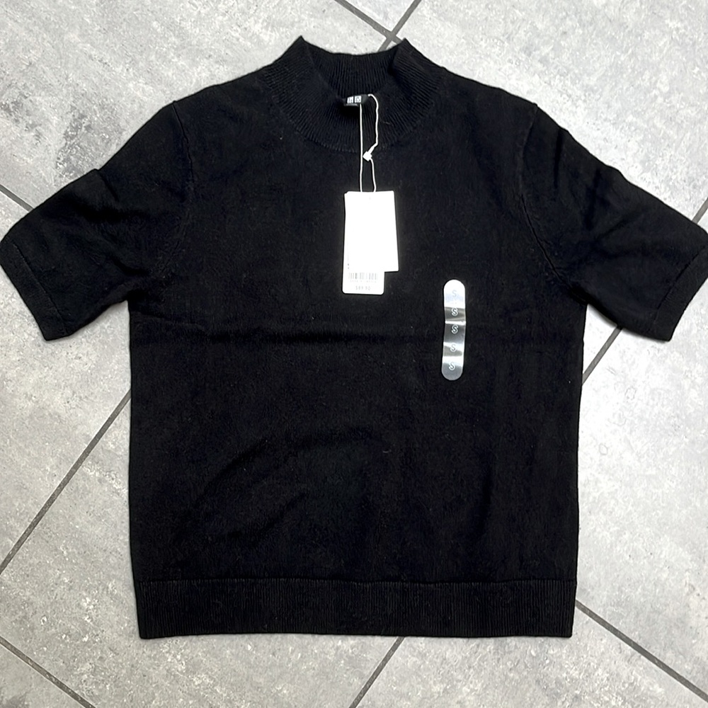 UNIQLO Cashmere Sweater | Mock Neck | Half-Sleeve. Size Small